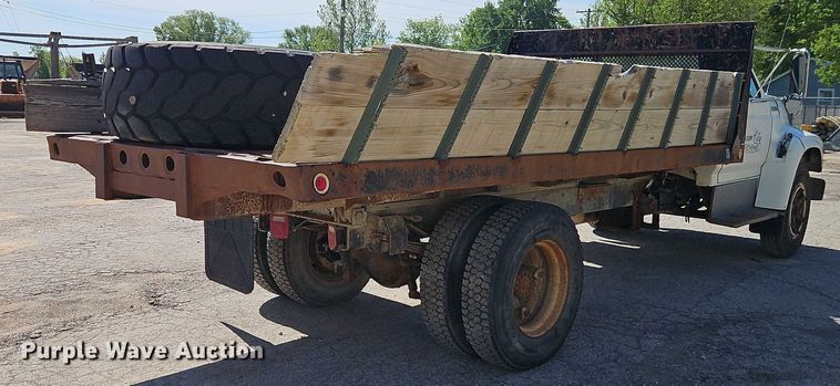 image for item EJ0035 1995 Ford F700 dump flatbed truck