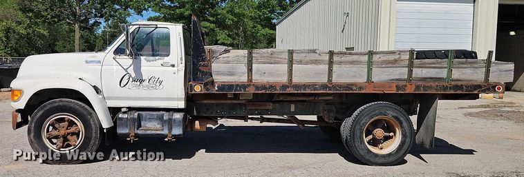 image for item EJ0035 1995 Ford F700 dump flatbed truck