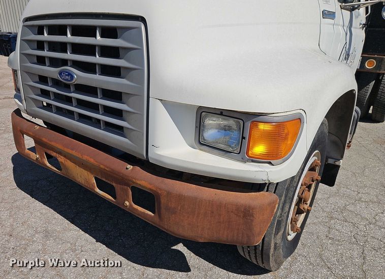image for item EJ0035 1995 Ford F700 dump flatbed truck