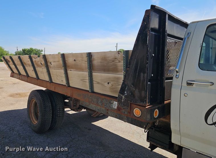 image for item EJ0035 1995 Ford F700 dump flatbed truck