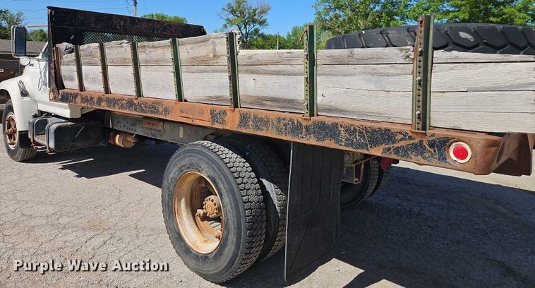 image for item EJ0035 1995 Ford F700 dump flatbed truck