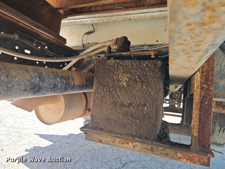 image for item EJ0035 1995 Ford F700 dump flatbed truck