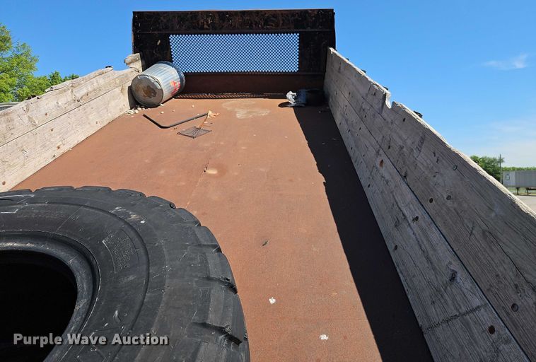 image for item EJ0035 1995 Ford F700 dump flatbed truck