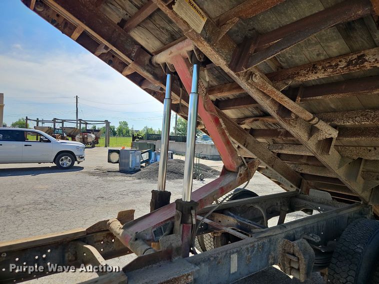 image for item EJ0035 1995 Ford F700 dump flatbed truck