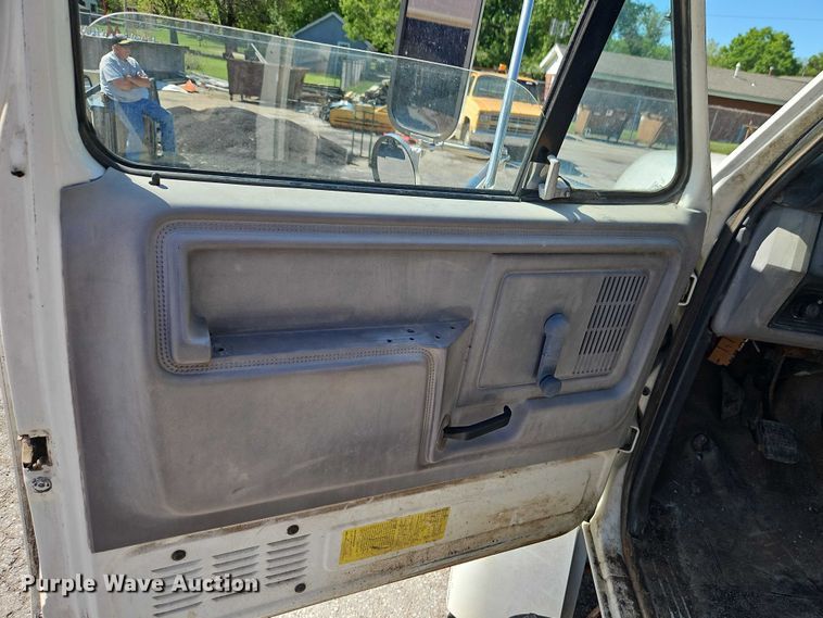 image for item EJ0035 1995 Ford F700 dump flatbed truck