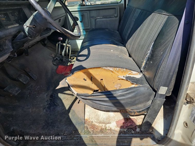 image for item EJ0035 1995 Ford F700 dump flatbed truck