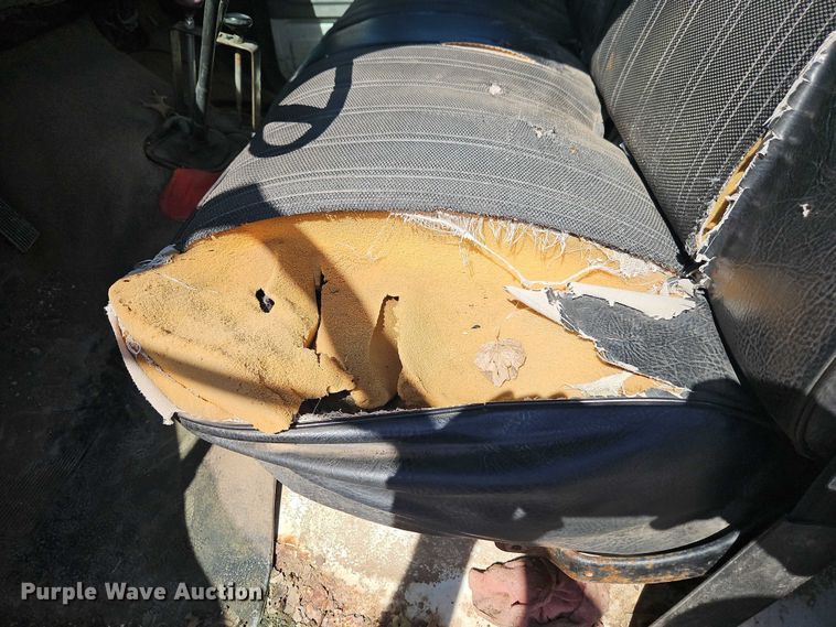 image for item EJ0035 1995 Ford F700 dump flatbed truck