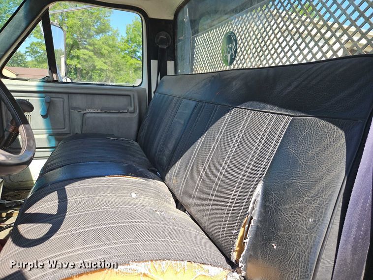 image for item EJ0035 1995 Ford F700 dump flatbed truck