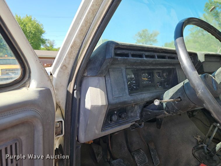 image for item EJ0035 1995 Ford F700 dump flatbed truck