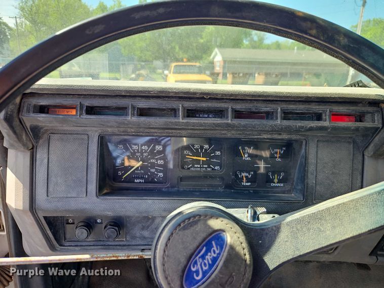 image for item EJ0035 1995 Ford F700 dump flatbed truck