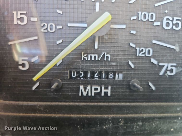 image for item EJ0035 1995 Ford F700 dump flatbed truck