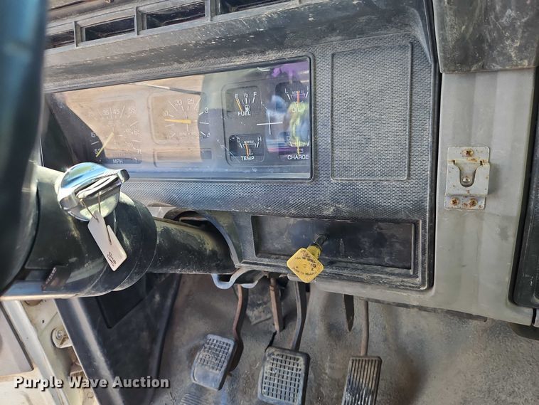 image for item EJ0035 1995 Ford F700 dump flatbed truck