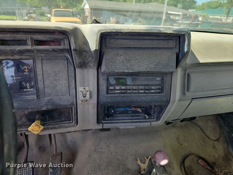 image for item EJ0035 1995 Ford F700 dump flatbed truck