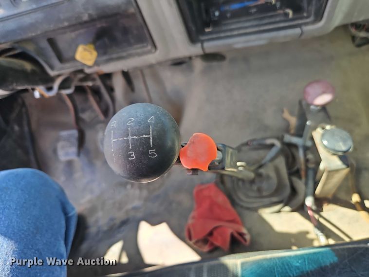 image for item EJ0035 1995 Ford F700 dump flatbed truck