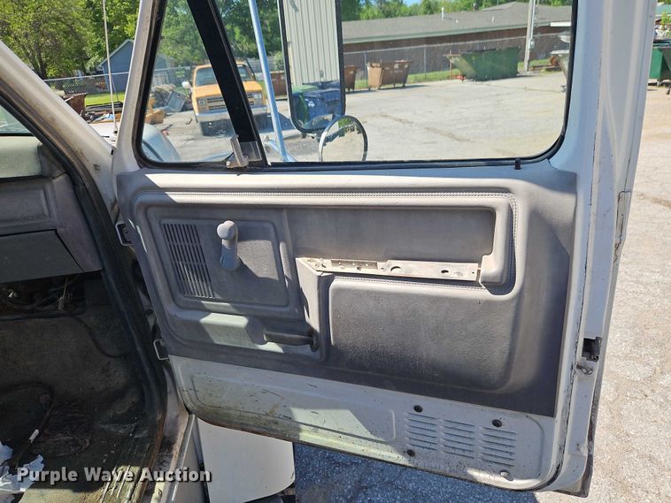 image for item EJ0035 1995 Ford F700 dump flatbed truck