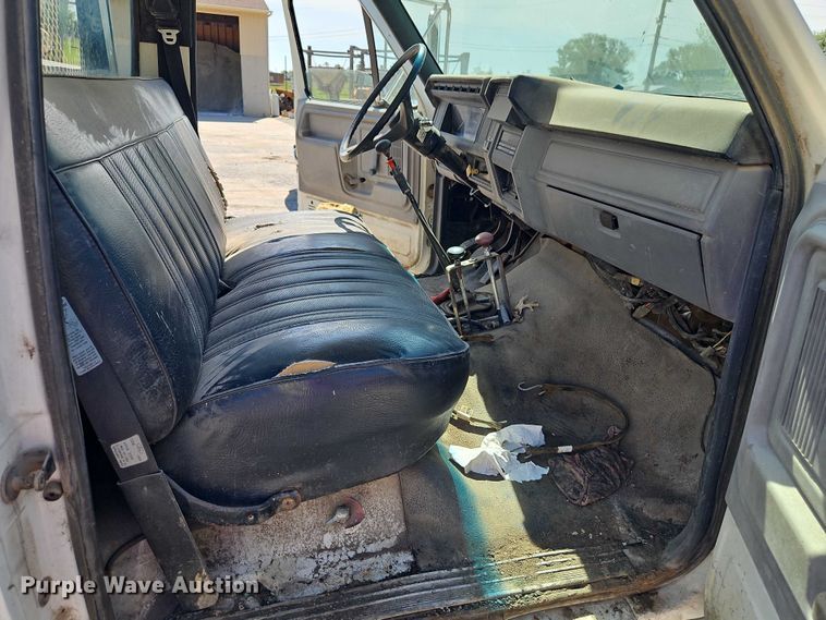 image for item EJ0035 1995 Ford F700 dump flatbed truck