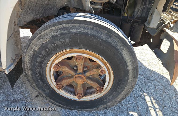 image for item EJ0035 1995 Ford F700 dump flatbed truck