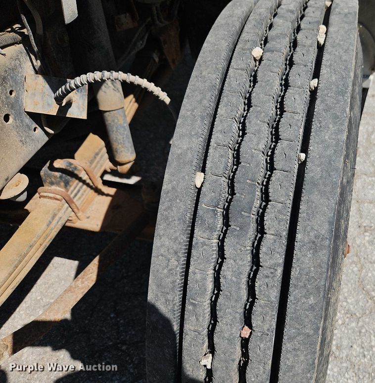 image for item EJ0035 1995 Ford F700 dump flatbed truck