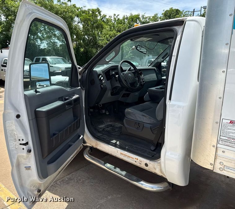 image for item EJ4487 2014 Ford F550 Super Duty box truck