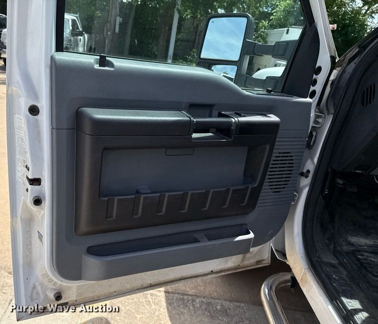 image for item EJ4487 2014 Ford F550 Super Duty box truck