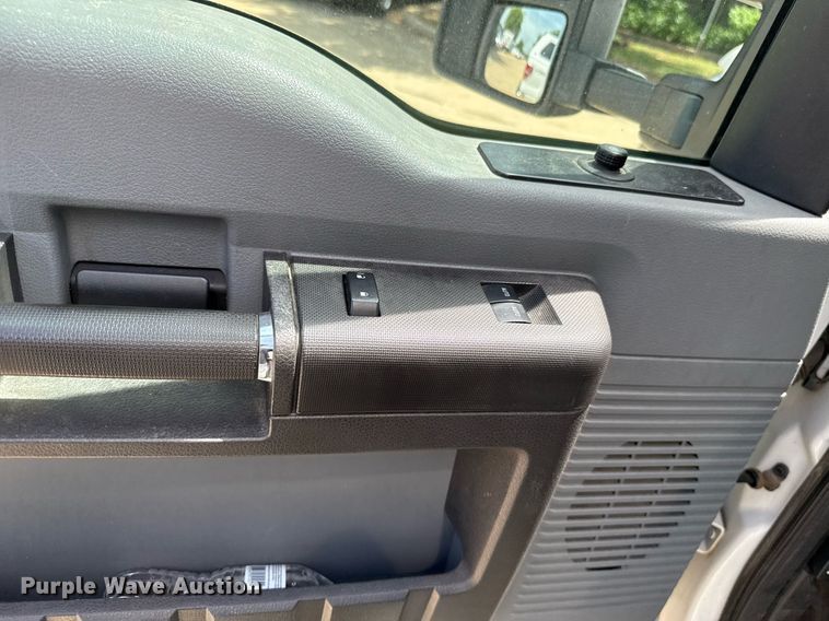 image for item EJ4487 2014 Ford F550 Super Duty box truck