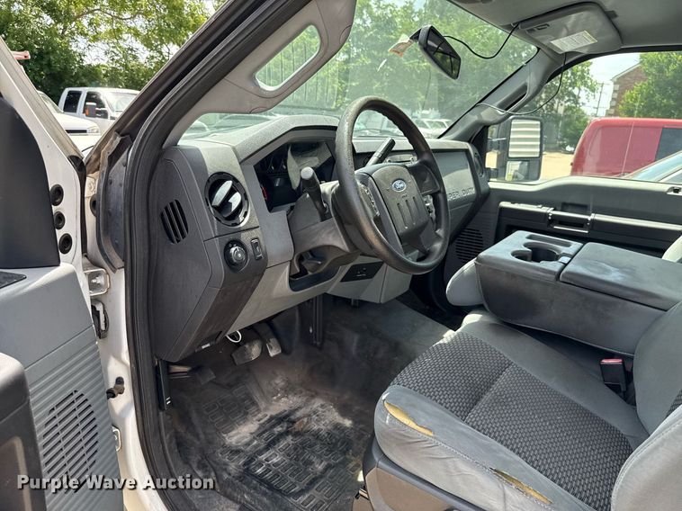 image for item EJ4487 2014 Ford F550 Super Duty box truck