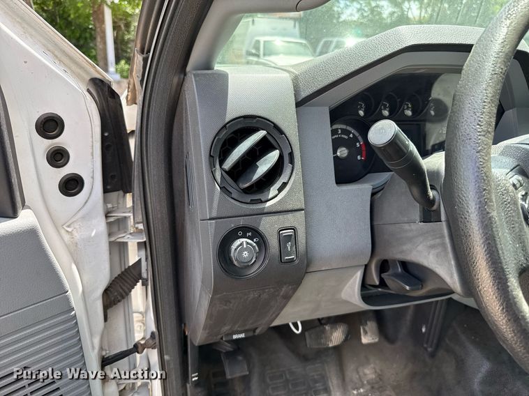 image for item EJ4487 2014 Ford F550 Super Duty box truck