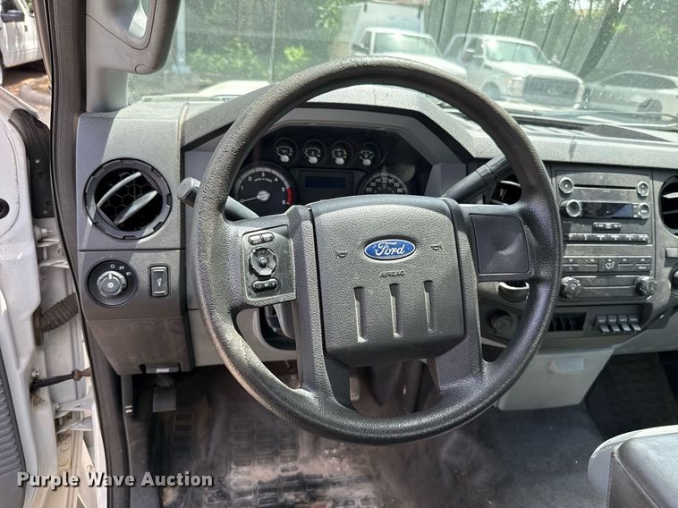 image for item EJ4487 2014 Ford F550 Super Duty box truck