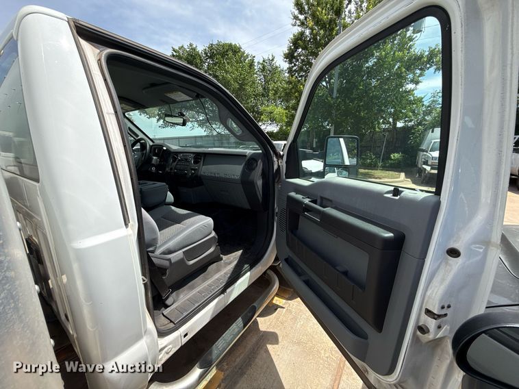 image for item EJ4487 2014 Ford F550 Super Duty box truck