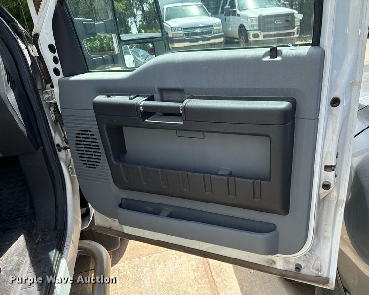 image for item EJ4487 2014 Ford F550 Super Duty box truck