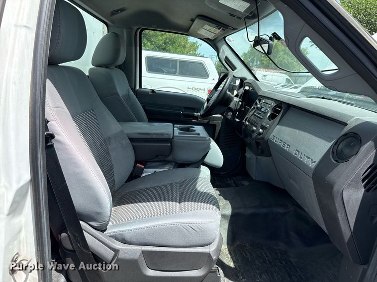 image for item EJ4487 2014 Ford F550 Super Duty box truck