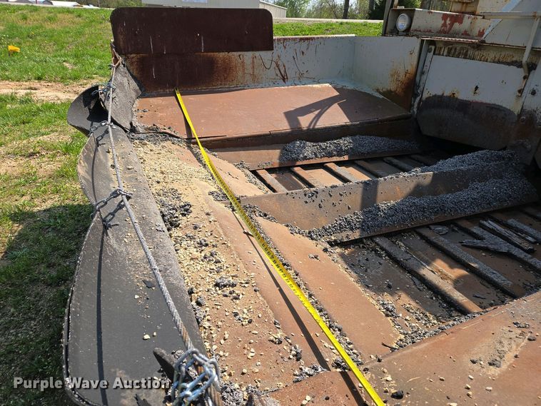 image for item EJ7442 1983 Cedar Rapids BSF520 paver