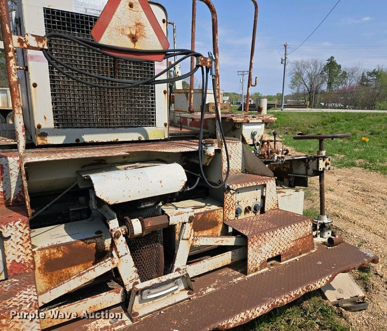 image for item EJ7442 1983 Cedar Rapids BSF520 paver