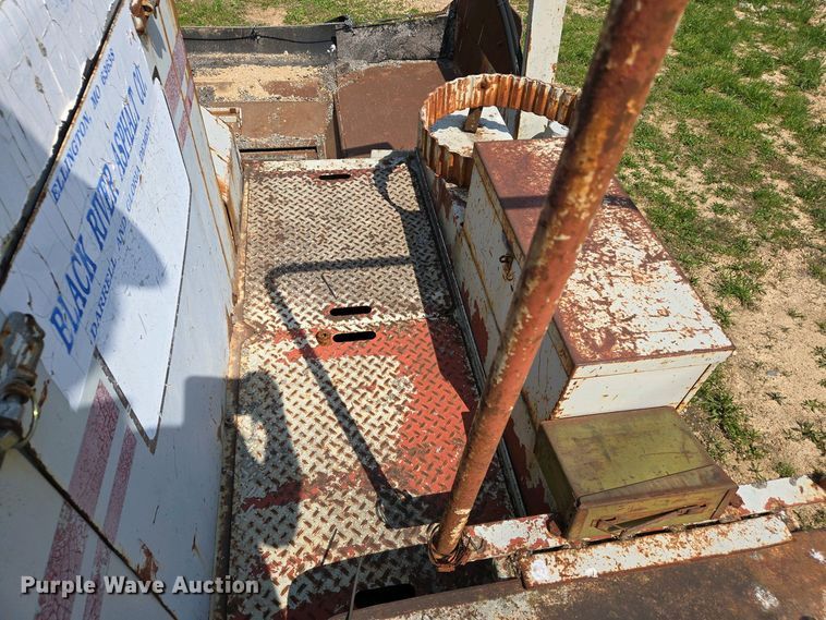 image for item EJ7442 1983 Cedar Rapids BSF520 paver