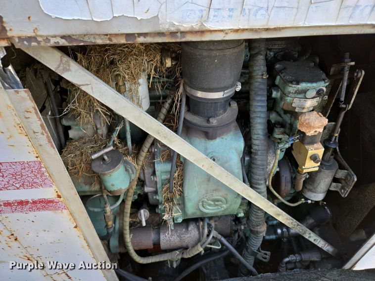 image for item EJ7442 1983 Cedar Rapids BSF520 paver