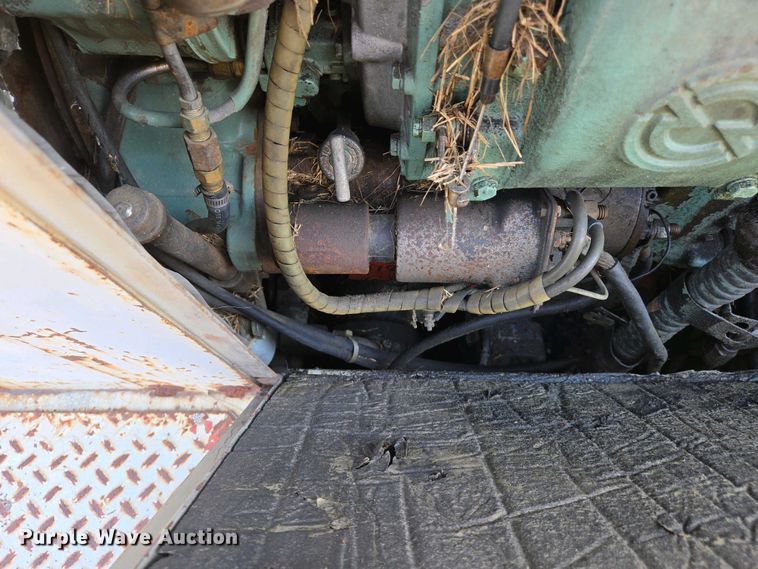 image for item EJ7442 1983 Cedar Rapids BSF520 paver