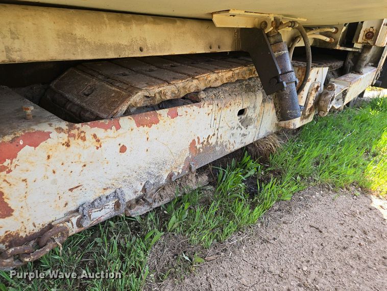 image for item EJ7442 1983 Cedar Rapids BSF520 paver