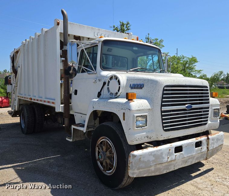 image for item EJ7526 1994 Ford L8000 refuse truck