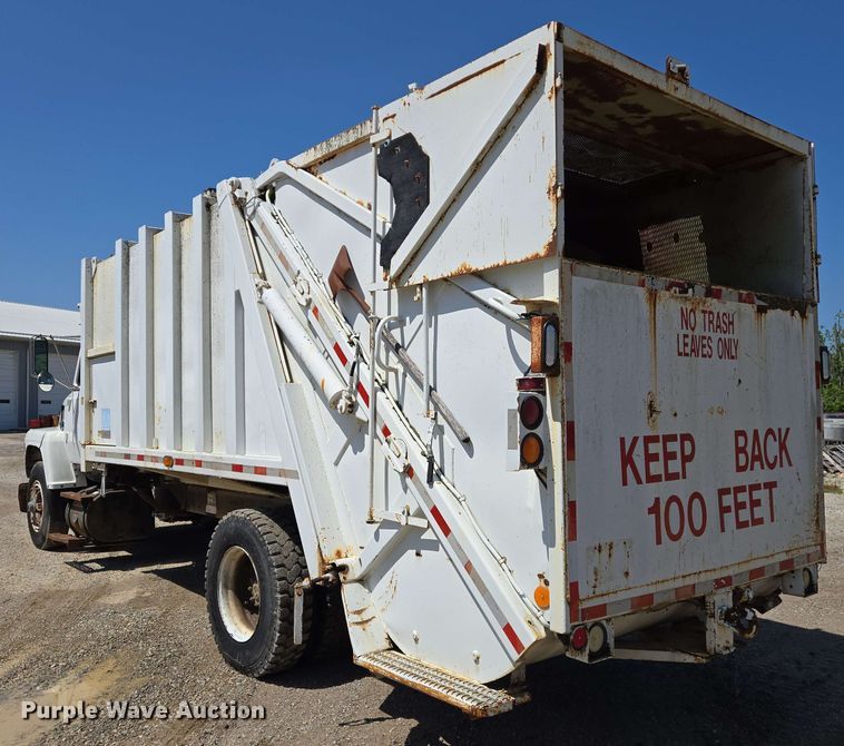 image for item EJ7526 1994 Ford L8000 refuse truck
