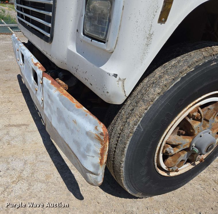 image for item EJ7526 1994 Ford L8000 refuse truck