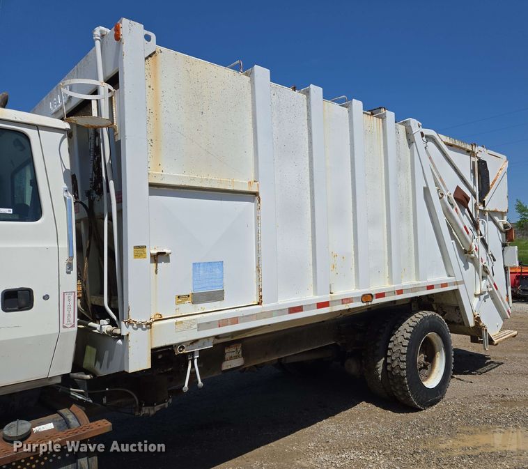 image for item EJ7526 1994 Ford L8000 refuse truck