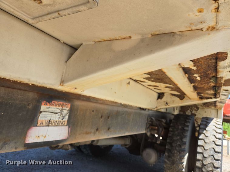 image for item EJ7526 1994 Ford L8000 refuse truck