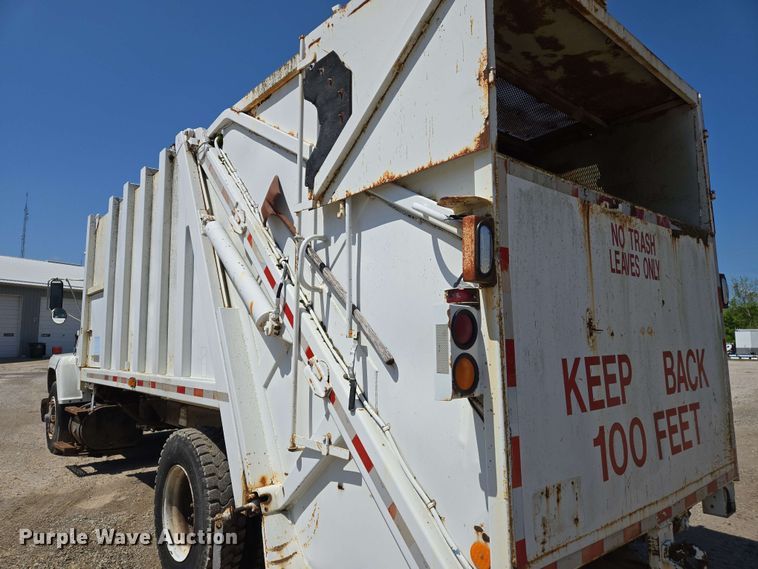 image for item EJ7526 1994 Ford L8000 refuse truck