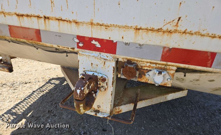 image for item EJ7526 1994 Ford L8000 refuse truck