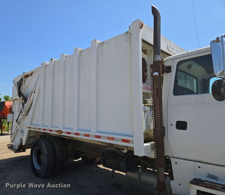 image for item EJ7526 1994 Ford L8000 refuse truck