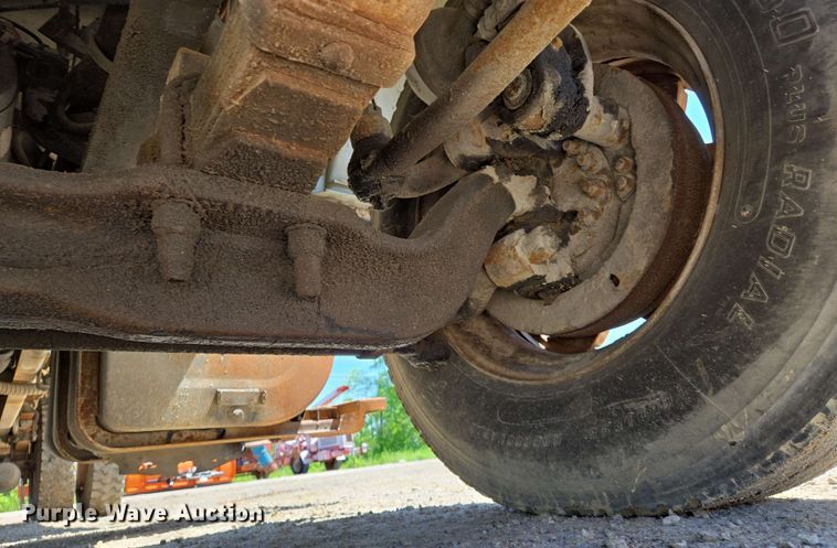 image for item EJ7526 1994 Ford L8000 refuse truck