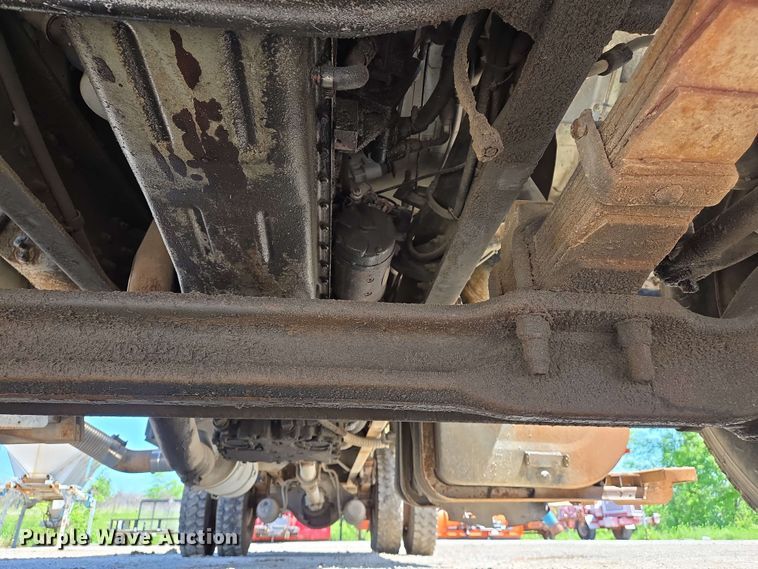 image for item EJ7526 1994 Ford L8000 refuse truck