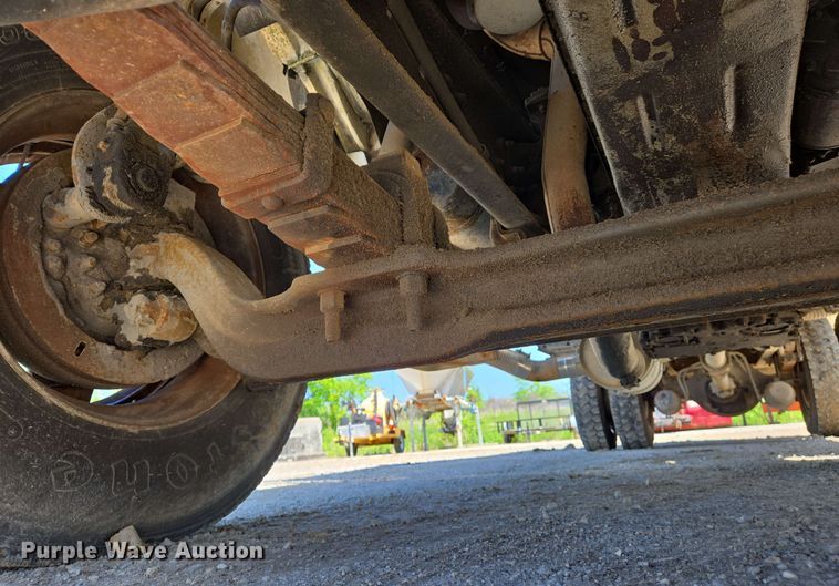 image for item EJ7526 1994 Ford L8000 refuse truck