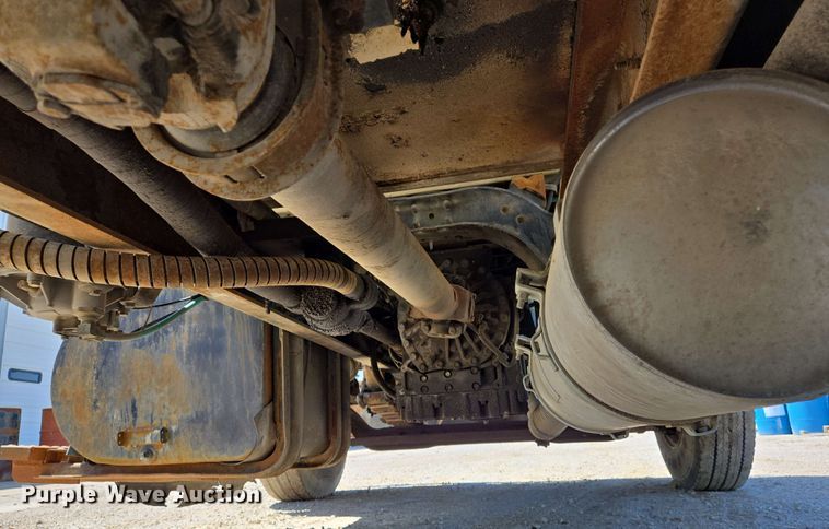 image for item EJ7526 1994 Ford L8000 refuse truck