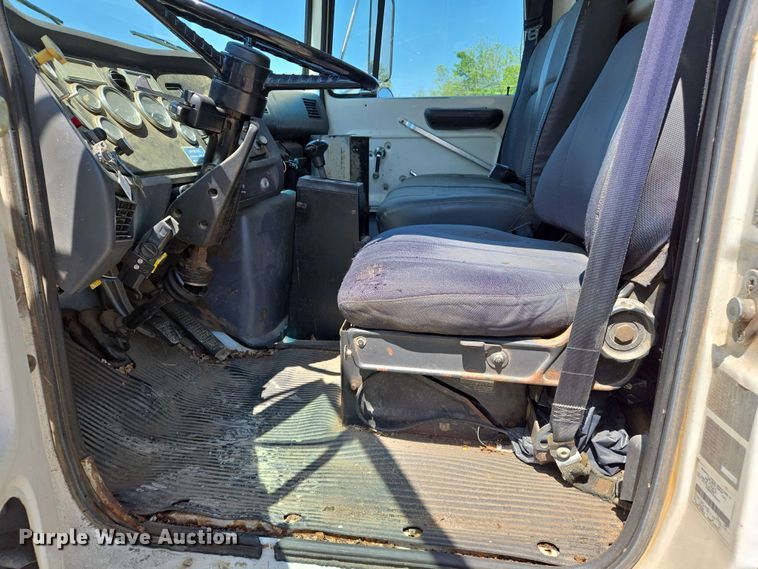 image for item EJ7526 1994 Ford L8000 refuse truck